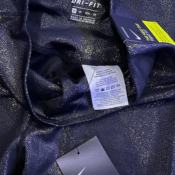 Nike THE ONE tight fit leggings - Picture 3 of 3